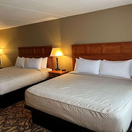 Best Western Derby Inn Ийгъл Ривър Екстериор снимка