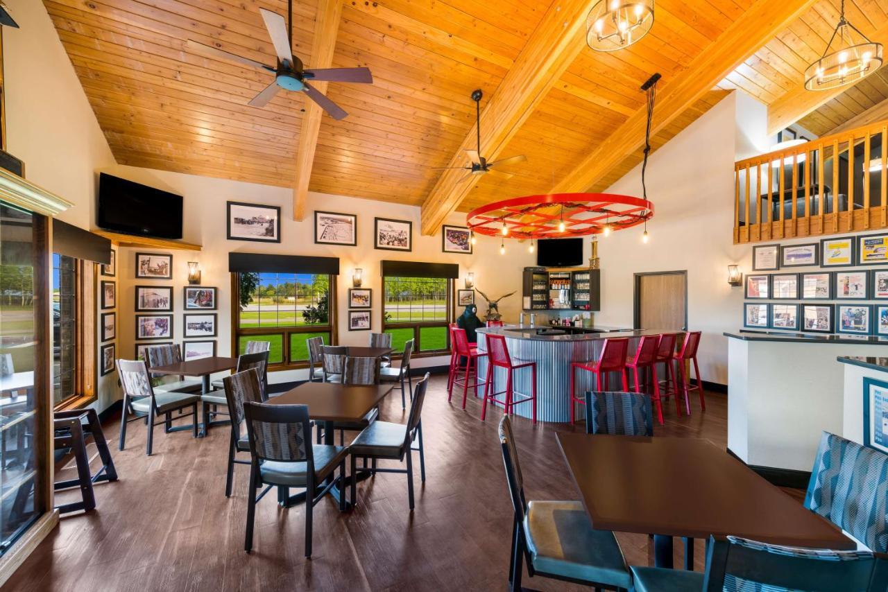 Best Western Derby Inn Ийгъл Ривър Екстериор снимка