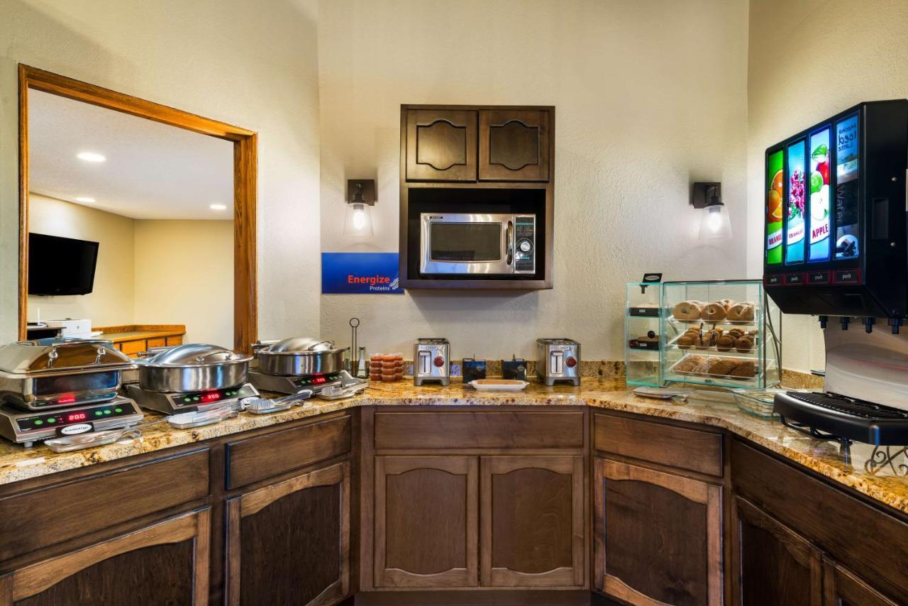 Best Western Derby Inn Ийгъл Ривър Екстериор снимка