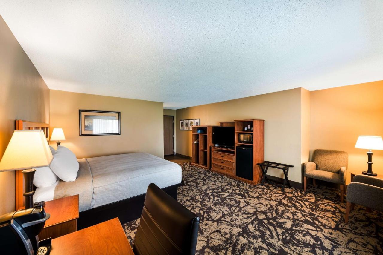 Best Western Derby Inn Ийгъл Ривър Екстериор снимка