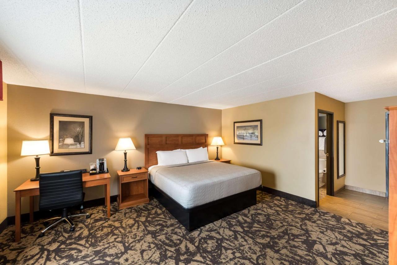 Best Western Derby Inn Ийгъл Ривър Екстериор снимка