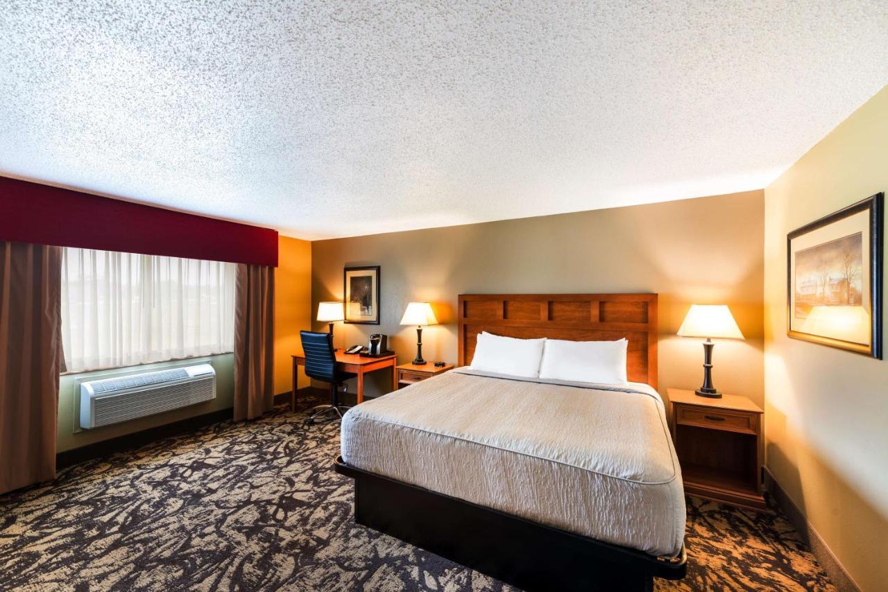Best Western Derby Inn Ийгъл Ривър Екстериор снимка