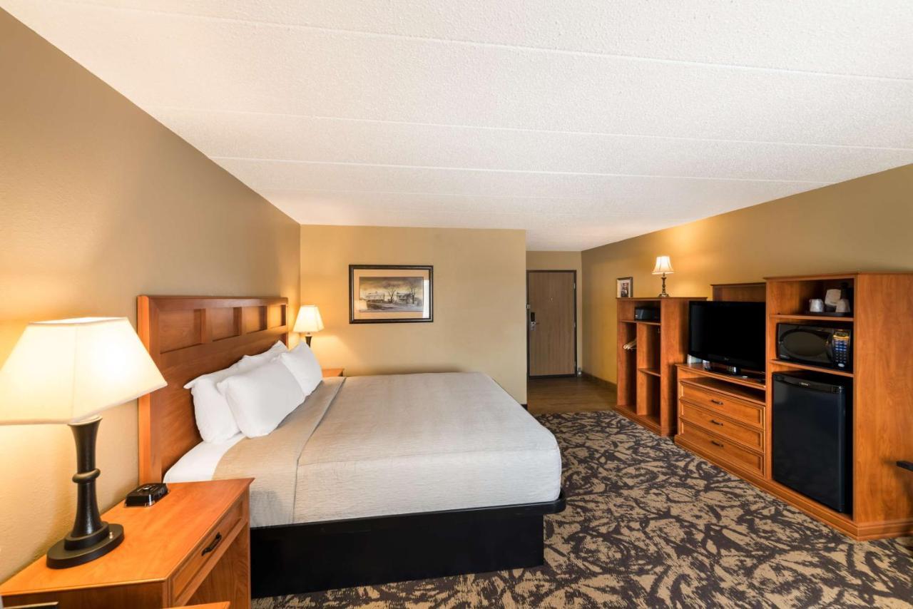 Best Western Derby Inn Ийгъл Ривър Екстериор снимка