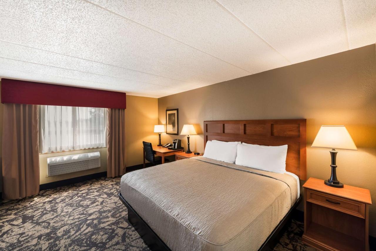 Best Western Derby Inn Ийгъл Ривър Екстериор снимка