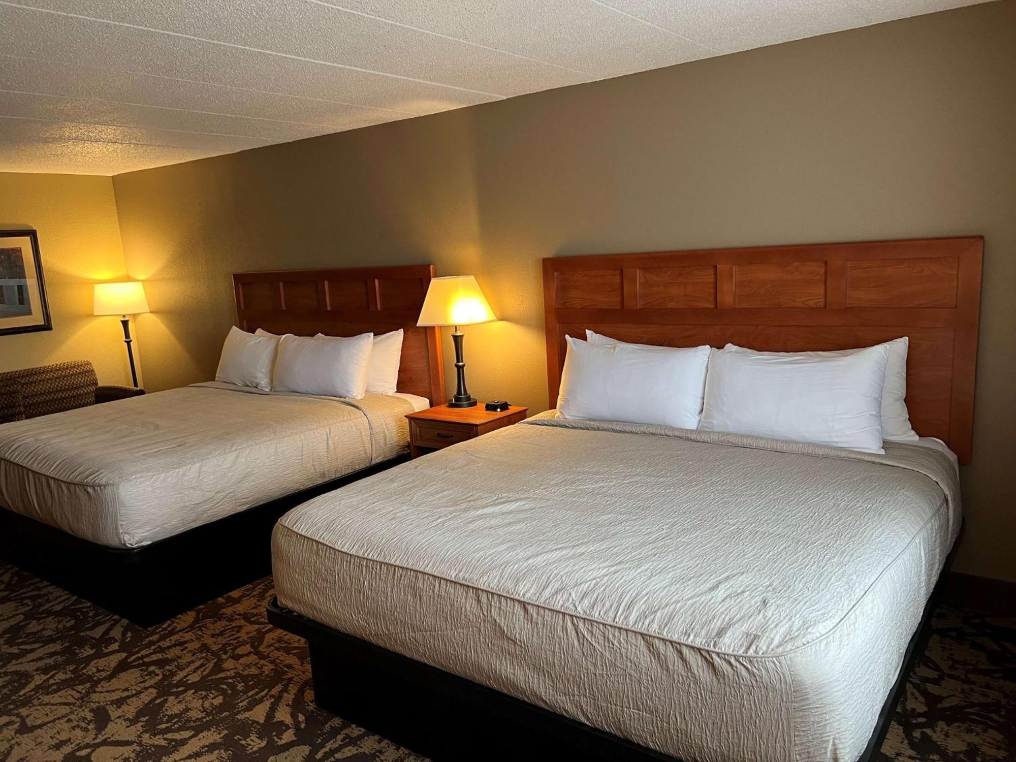 Best Western Derby Inn Ийгъл Ривър Екстериор снимка