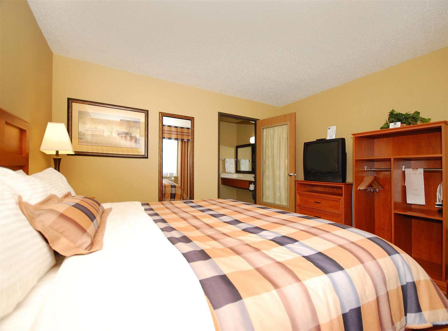 Best Western Derby Inn Ийгъл Ривър Стая снимка