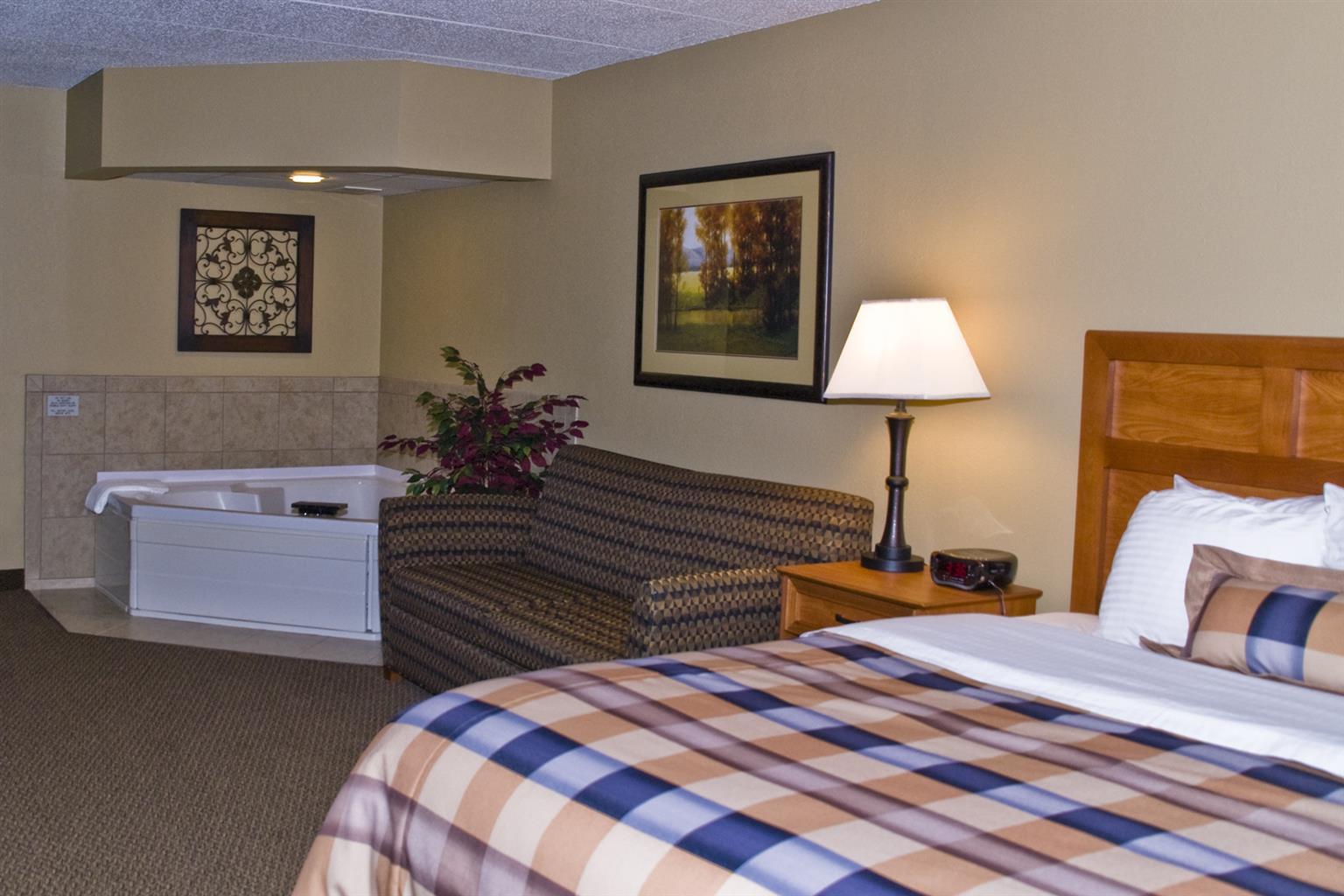 Best Western Derby Inn Ийгъл Ривър Стая снимка