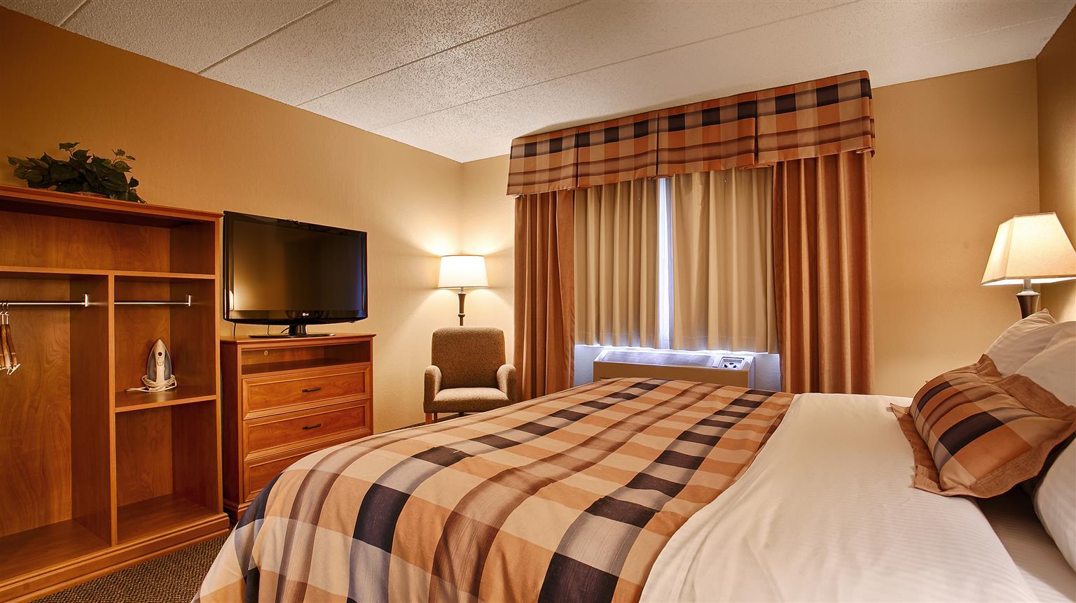Best Western Derby Inn Ийгъл Ривър Екстериор снимка