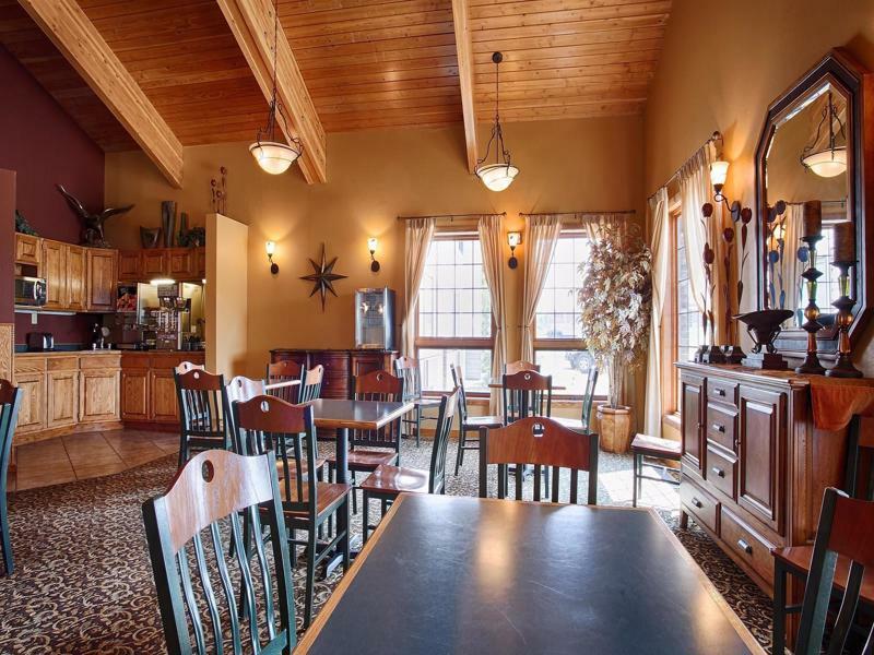 Best Western Derby Inn Ийгъл Ривър Екстериор снимка