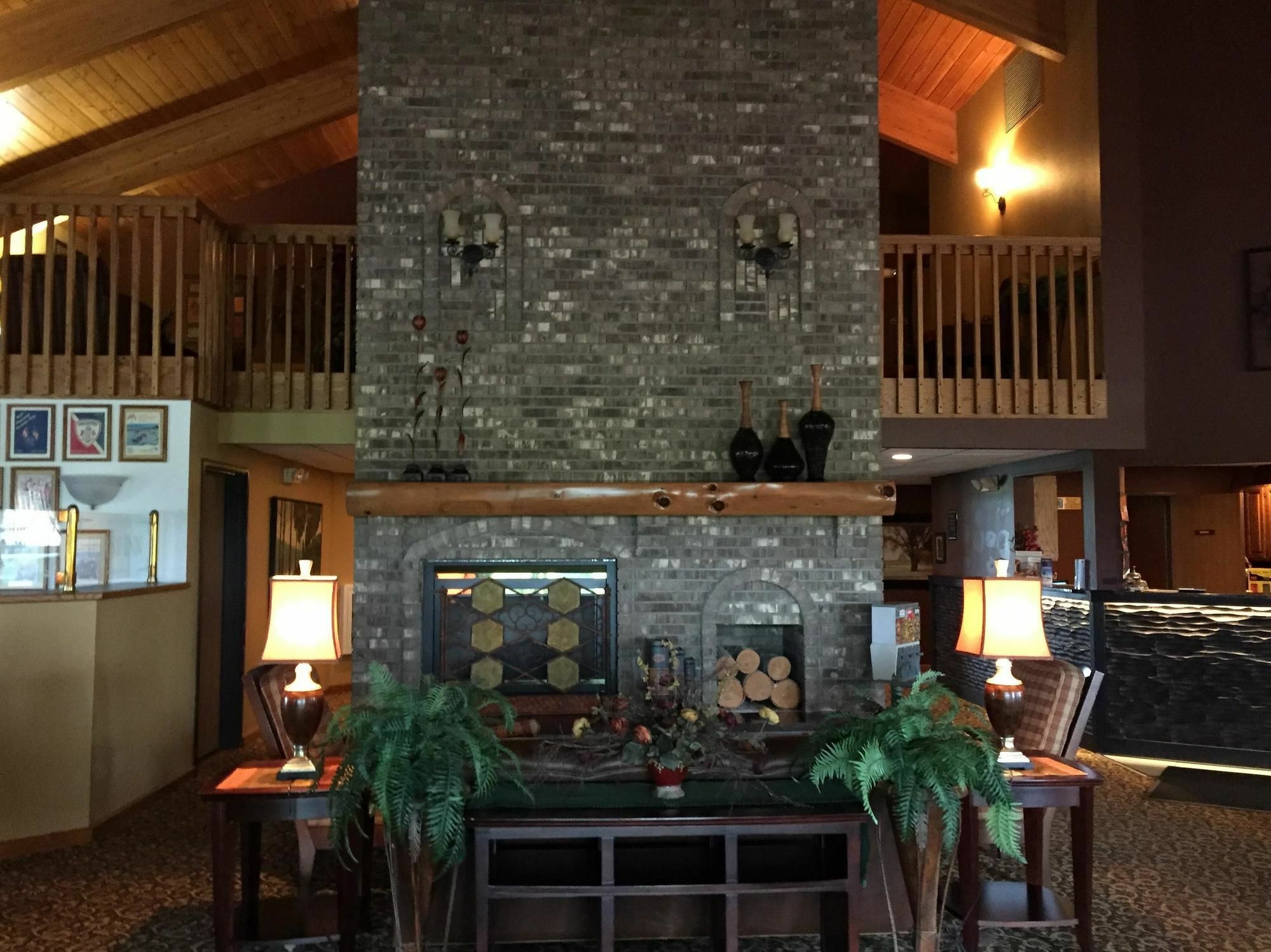 Best Western Derby Inn Ийгъл Ривър Екстериор снимка
